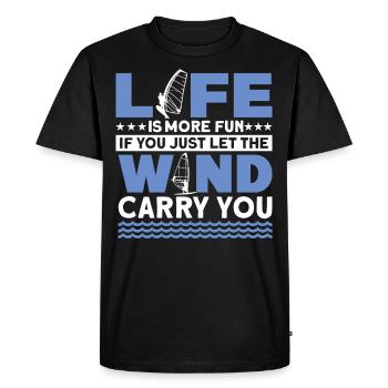 La vie est plus amusante avec WInd Surfing pour la planche à voile - T-shirt Premium bio Homme - noir - Devant - Nico (187cm)
