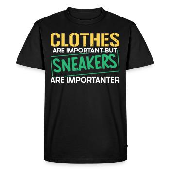 Les vêtements sont importants, mais les baskets sont importantes - T-shirt Premium bio Homme - noir - Devant - Nico (187cm)
