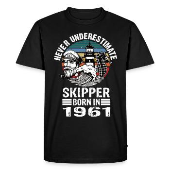Never Underestimate Skipper né en 1961 - T-shirt Premium bio Homme - noir - Devant - Nico (187cm)