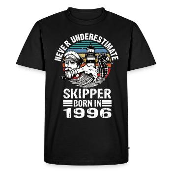 Never Underestimate Skipper né en 1996 - T-shirt Premium bio Homme - noir - Devant - Nico (187cm)