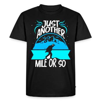 Randonnée à seulement un kilomètre ou deux - T-shirt Premium bio Homme - noir - Devant - Nico (187cm)