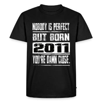 Personne n’est parfait mais né en 2011 anniversaire - T-shirt Premium bio Homme - noir - Devant - Nico (187cm)