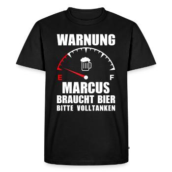 Marcus braucht Bier Bitte volltanken - Männer Premium Bio T-Shirt - Schwarz - Vorne - Nico (187cm)