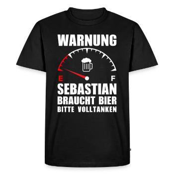 Sebastian braucht Bier Bitte volltanken - Männer Premium Bio T-Shirt - Schwarz - Vorne - Nico (187cm)