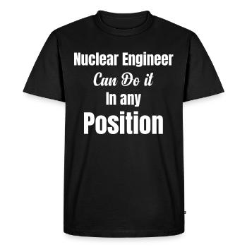L’ingénieur nucléaire peut le faire dans n’importe quel poste. - T-shirt Premium bio Homme - noir - Devant - Nico (187cm)