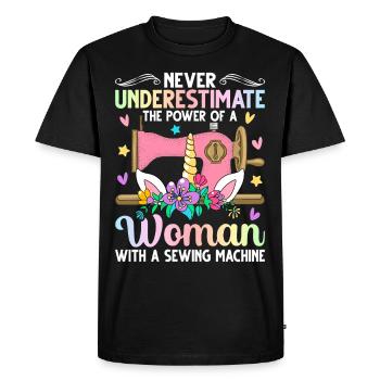 Le pouvoir d’une femme avec une couturière à la machine à coudre - T-shirt Premium bio Homme - noir - Devant - Nico (187cm)