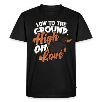 Dachshund Low To The Ground High On Love - Men's Premium Organic T-Shirt - black - Front - Nico (187cm)