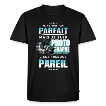Photographe Humour - Appareil Photo Réflex - T-shirt Premium bio Homme - noir - Devant - Nico (187cm)