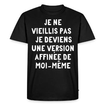 Je ne vieilli pas, je deviens une version affinée - T-shirt Premium bio Homme - noir - Devant - Nico (187cm)