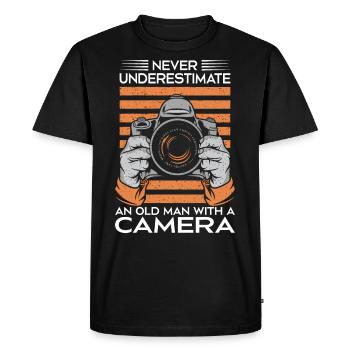 Never underestimate an old man with a camera - Men's Premium Organic T-Shirt - black - Front - Nico (187cm)