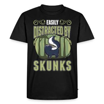 Easily distracted by Skunks Skunk - Men's Premium Organic T-Shirt - black - Front - Nico (187cm)