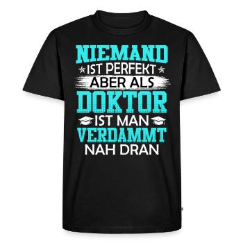 Personne n’est parfait sauf un médecin - T-shirt Premium bio Homme - noir - Devant - Nico (187cm)