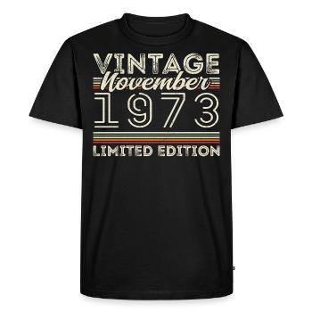 Né en novembre 1973 Date de naissance : novembre 1973 - T-shirt Premium bio Homme - noir - Devant - Nico (187cm)