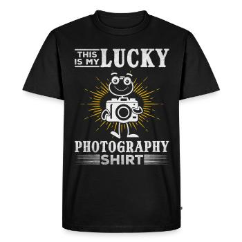 Photographe Ceci est ma photo-photo-chemise chanceuse - T-shirt Premium bio Homme - noir - Devant - Nico (187cm)
