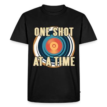 Sagittaire - Un coup à la fois - T-shirt Premium bio Homme - noir - Devant - Nico (187cm)