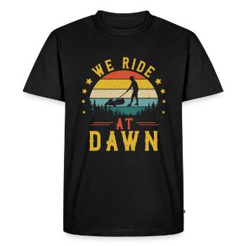 We Ride At Dawn Vintage Lawn Mower Gardening - Men's Premium Organic T-Shirt - black - Front - Nico (187cm)