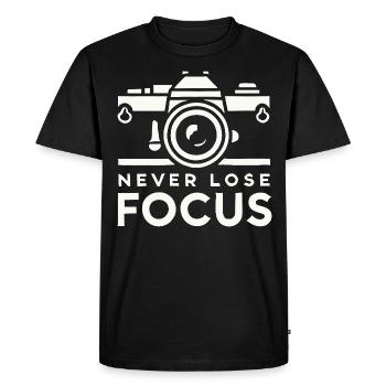 Niemals den Fokus verlieren - Männer Premium Bio T-Shirt - Schwarz - Vorne - Nico (187cm)