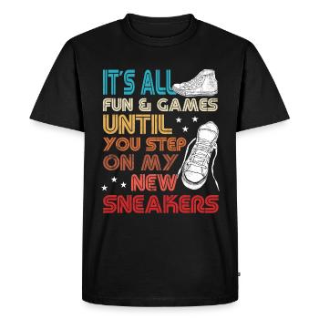 Fan de chaussures « Tu marches sur mes baskets » - T-shirt Premium bio Homme - noir - Devant - Nico (187cm)
