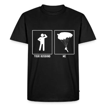 Votre mari - Moi - Vue latérale en parapente - T-shirt Premium bio Homme - noir - Devant - Nico (187cm)