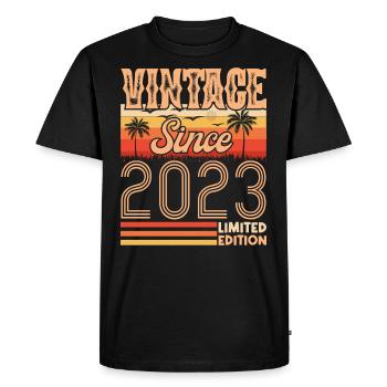 Birthday 2023. Vintage Born in 2023 Birthday - Men's Premium Organic T-Shirt - black - Front - Nico (187cm)