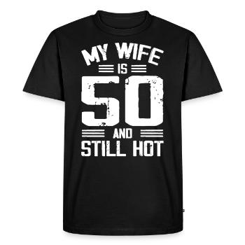 Meine Frau ist 50 und immer noch heiß lustiger 50. Geburtstag - Männer Premium Bio T-Shirt - Schwarz - Vorne - Nico (187cm)