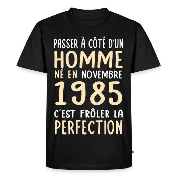 Anniversaire 40 ans - Né en Novembre 1985 - T-shirt Premium bio Homme - noir - Devant - Nico (187cm)