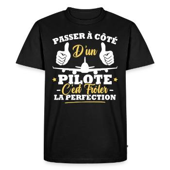 Passer à côté d'un pilote c'est frôler perfection - T-shirt Premium bio Homme - noir - Devant - Nico (187cm)