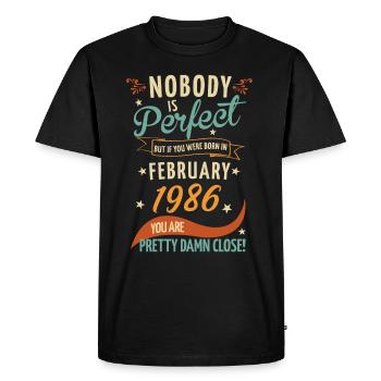 Personne n’est parfait né en février 1986 - T-shirt Premium bio Homme - noir - Devant - Nico (187cm)