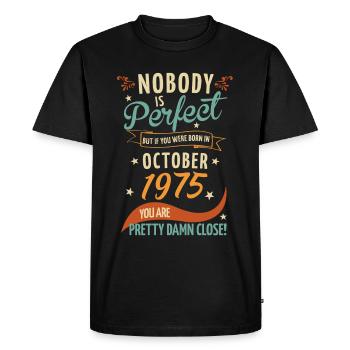 Personne n’est parfait né en octobre 1975 - T-shirt Premium bio Homme - noir - Devant - Nico (187cm)