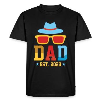 Dad Est. 2023 - Men's Premium Organic T-Shirt - black - Front - Nico (187cm)