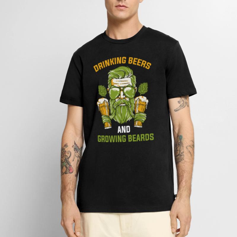 Drinking Beers And Growing Beards Bart Geschenk Männer Premium Bio T-Shirt