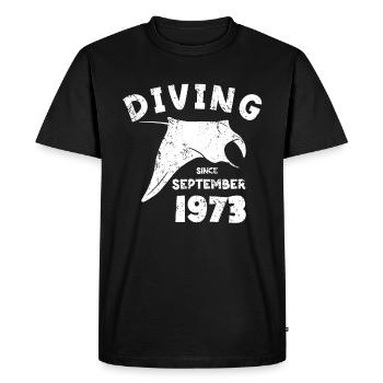 Anniversaire du plongeur - Plongée depuis septembre 1973 - T-shirt Premium bio Homme - noir - Devant - Nico (187cm)