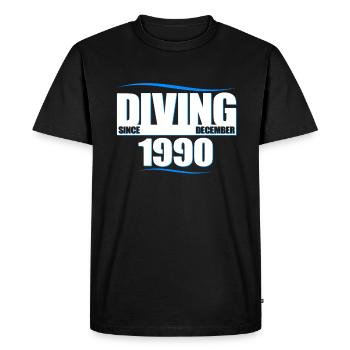 Anniversaire du plongeur - Plongée depuis décembre 1990 - T-shirt Premium bio Homme - noir - Devant - Nico (187cm)