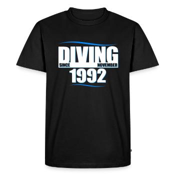Anniversaire du plongeur - Plongée depuis novembre 1992 - T-shirt Premium bio Homme - noir - Devant - Nico (187cm)