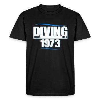 Anniversaire du plongeur - Plongée depuis juillet 1973 - T-shirt Premium bio Homme - noir - Devant - Nico (187cm)