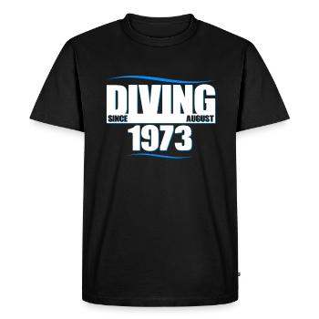 Anniversaire du plongeur - Plongée depuis août 1973 - T-shirt Premium bio Homme - noir - Devant - Nico (187cm)