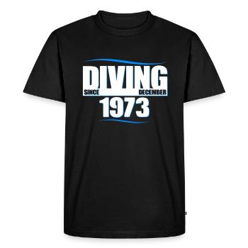Anniversaire du plongeur - Plongée depuis décembre 1973 - T-shirt Premium bio Homme - noir - Devant - Nico (187cm)