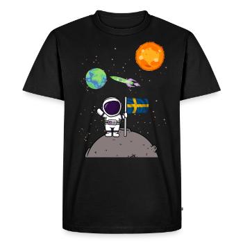 Planet Sweden Flag Moon Landing Astronaut - Men's Premium Organic T-Shirt - black - Front - Nico (187cm)