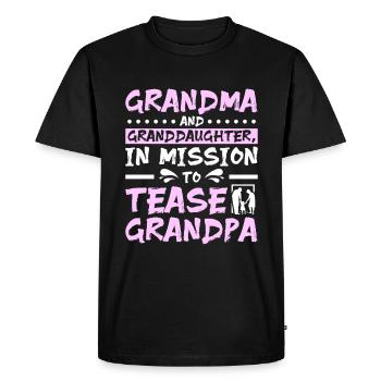 Grandma and granddaughter tease grandpa - Men's Premium Organic T-Shirt - black - Front - Nico (187cm)
