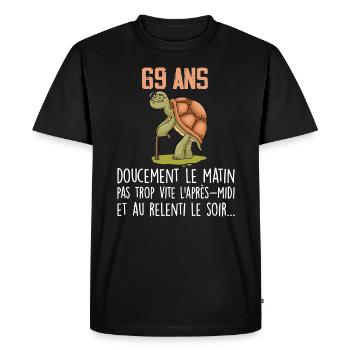 69 ans tortue anniversaire doucement vite ralenti - T-shirt Premium bio Homme - noir - Devant - Nico (187cm)