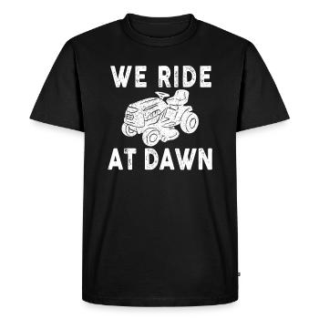 We Ride At Dawn Dad Lawn Mower Make Laugh Day Yard - Men's Premium Organic T-Shirt - black - Front - Nico (187cm)