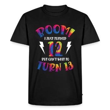Boom Je viens d’avoir 12 ans mais j’ai hâte d’avoir 13 ans - T-shirt Premium bio Homme - noir - Devant - Nico (187cm)
