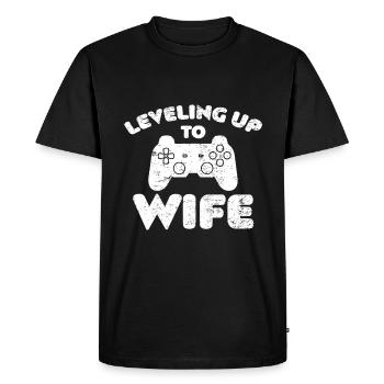 Promu au rang de joueur de femme au niveau supérieur au rang d’épouse - T-shirt Premium bio Homme - noir - Devant - Nico (187cm)