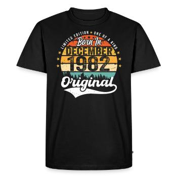 Original December 1982 Vintage Birthday 1982 - Men's Premium Organic T-Shirt - black - Front - Nico (187cm)