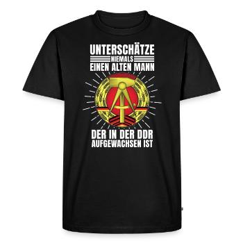 DDR Tshirt Men Ne jamais sous-estimer un vieil homme - T-shirt Premium bio Homme - noir - Devant - Nico (187cm)