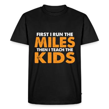D’abord, je cours les kilomètres, puis j’enseigne aux enfants 7 - T-shirt Premium bio Homme - noir - Devant - Nico (187cm)