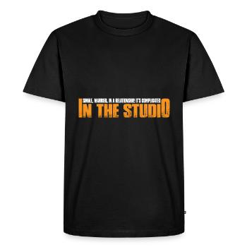 Célibataire, Marié, Dans le Studio 8 - T-shirt Premium bio Homme - noir - Devant - Nico (187cm)