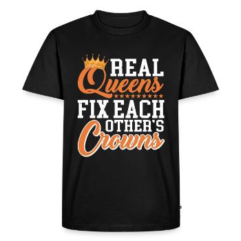 Real Queens Fix Each Other's Crowns - Men's Premium Organic T-Shirt - black - Front - Nico (187cm)