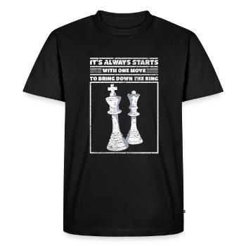 La sagesse des échecs commence un mouvement pour faire tomber le roi - T-shirt Premium bio Homme - noir - Devant - Nico (187cm)