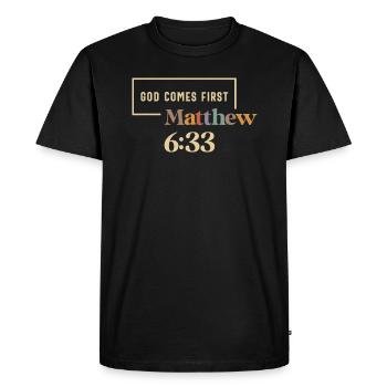 Inspiring - God Comes First - Matthew 6:33 - Men's Premium Organic T-Shirt - black - Front - Nico (187cm)